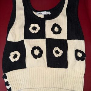 Zara Black and Cream Checkered Sweater